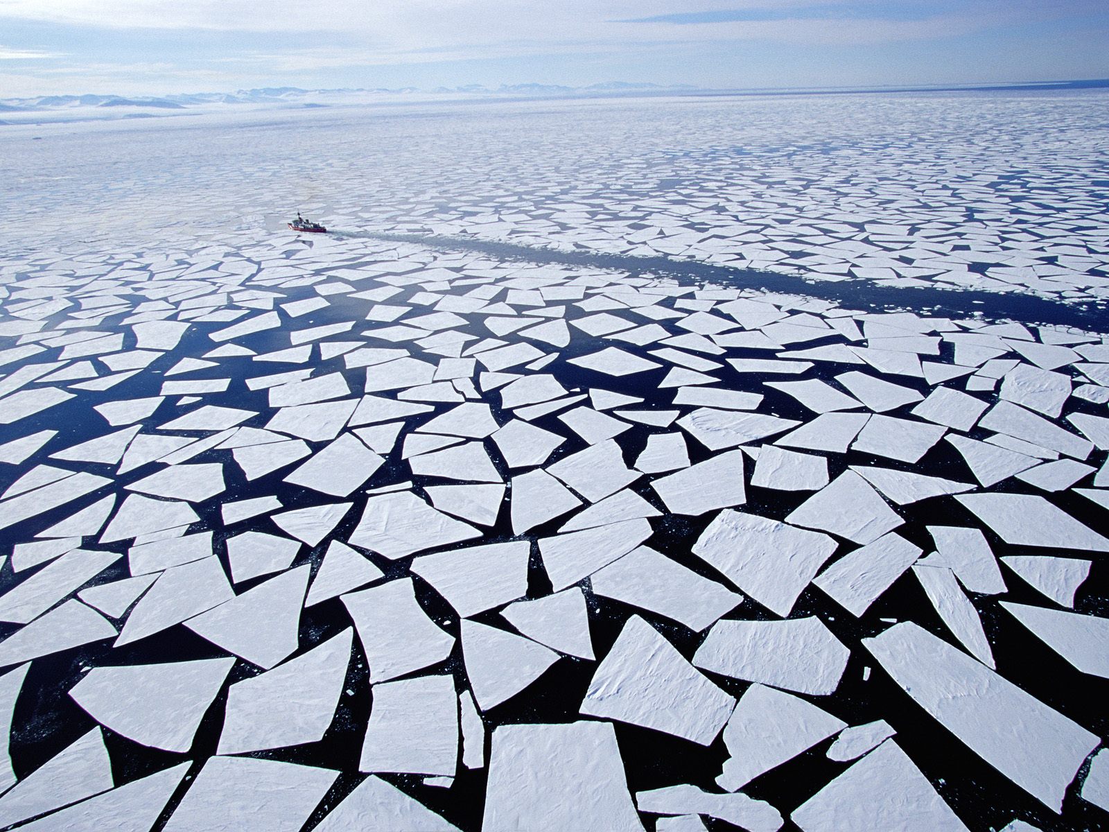 icebreaking-mcmurdo-sound-antartica-23340759-1600-1200.jpg